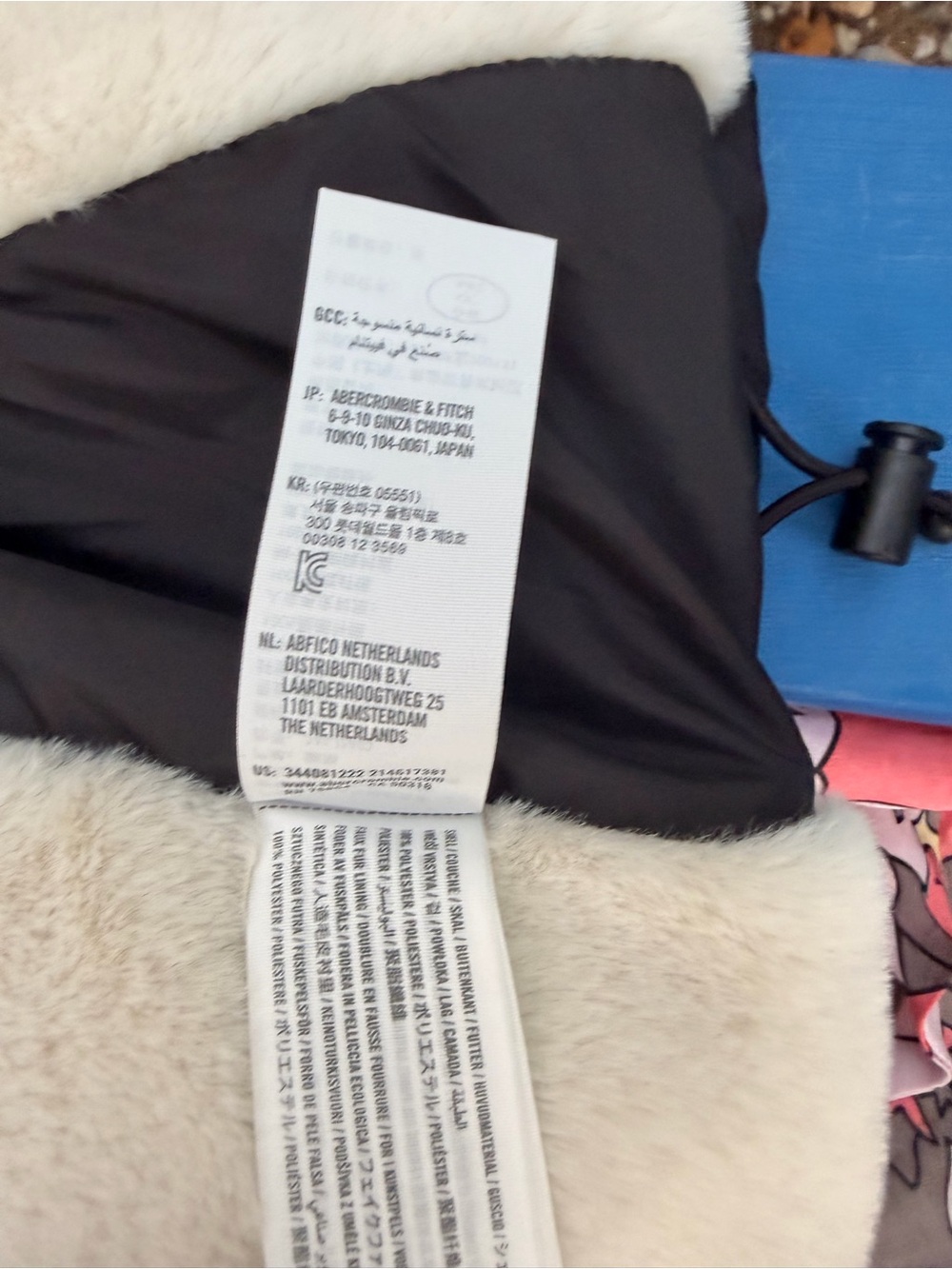 Hollister Black Puffer Jacket with Cream Faux-Fur lining inside and on the Hood - Picture 9 of 10